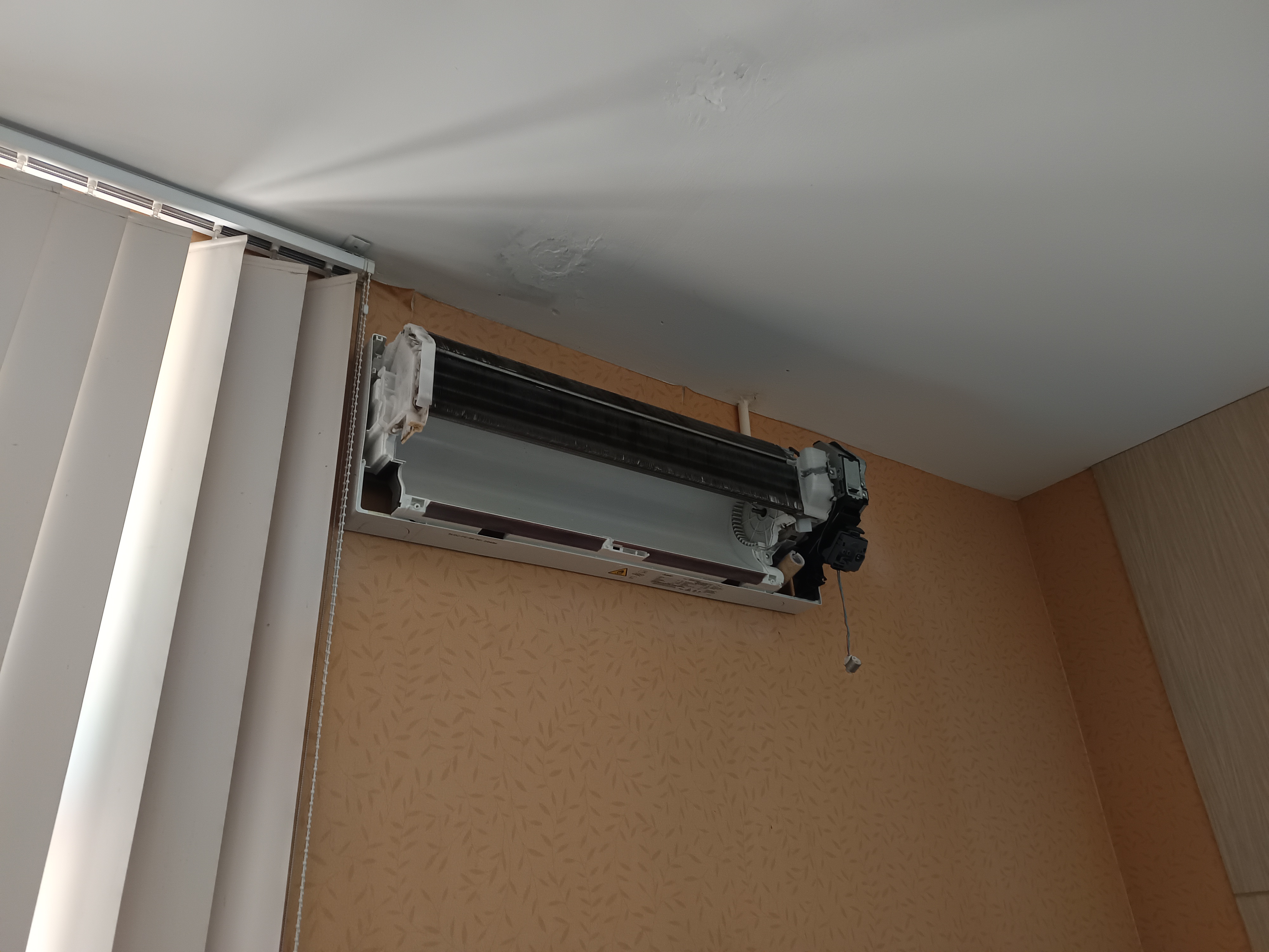 ล้างแอร์สำนักงาน Office ยี่ห้อ Mitsubishi Electric MS-GN24VF - รูปภาพผลงานที่ 3