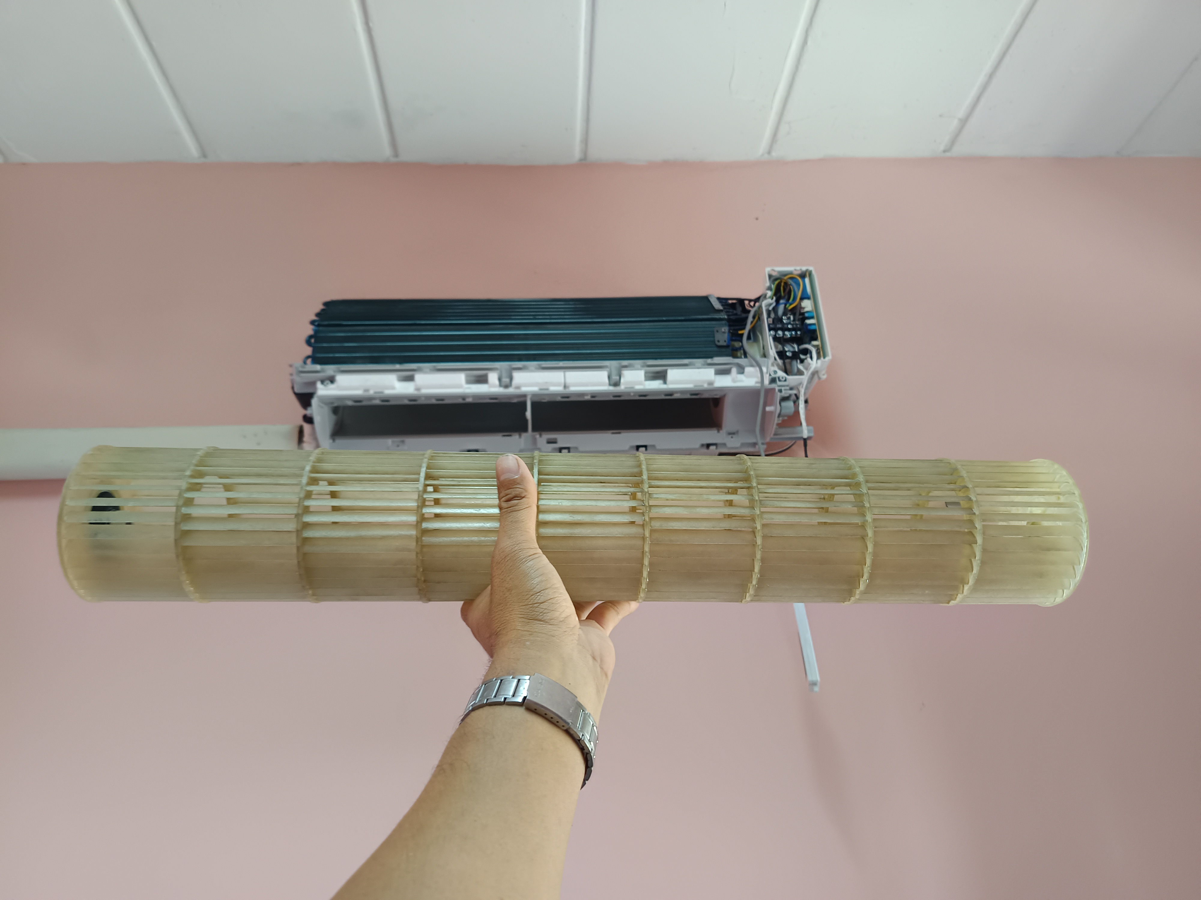 บริการล้างแอร์บ้านวังน้อยแอร์ยี่ห้อ Haier รุ่น HSU-13CQAC03TF